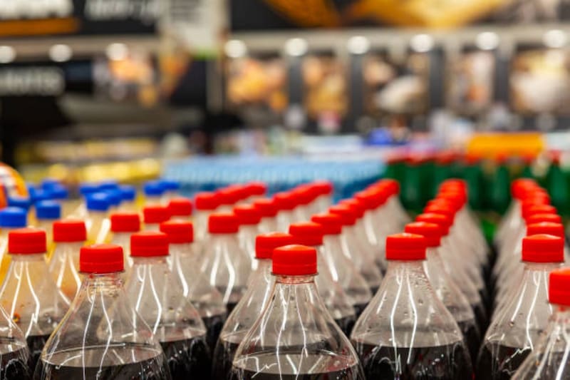 A diferencia de otros sustitutos que se eliminan rápidamente, el eritritol puede permanecer en niveles elevados en la sangre durante días después de su ingesta.