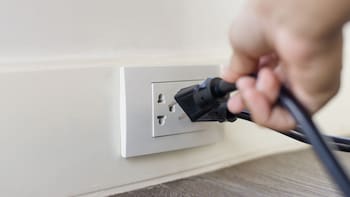 Denuncian importaciones con riesgo de seguridad en electro: cómo es el sistema que usan otros países para evitar accidentes