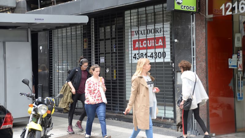 El enigma de la recuperación: sube el consumo pero hay cada vez más locales vacíos en CABA