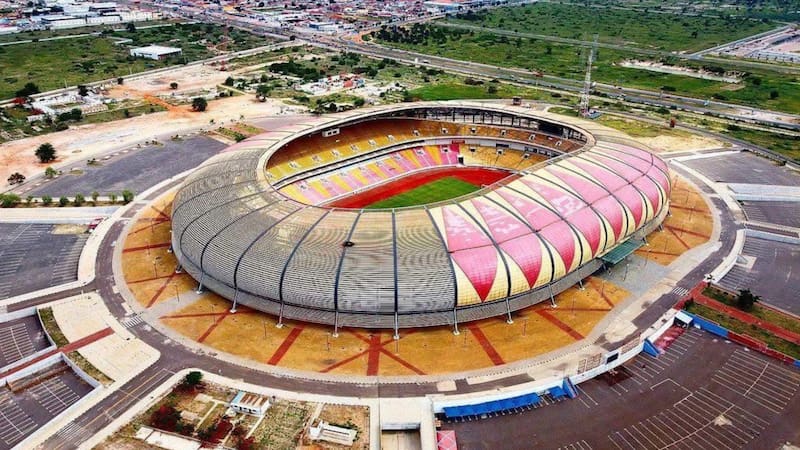 El estadio 11 de novembro de Angola fue remodelado para recibir a la Selección argentina. Foto: redes sociales.