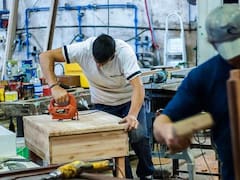 El Gobierno ordenó suprimir las horas extras en todo el país: el fin de las chambitas adicionales