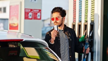 ¿Adiós al efectivo en gasolineras? El plan de Sheinbaum para 2026 enfrenta una realidad imposible