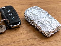 Llaves envueltas en papel aluminio: para qué sirve y por qué lo recomiendan
