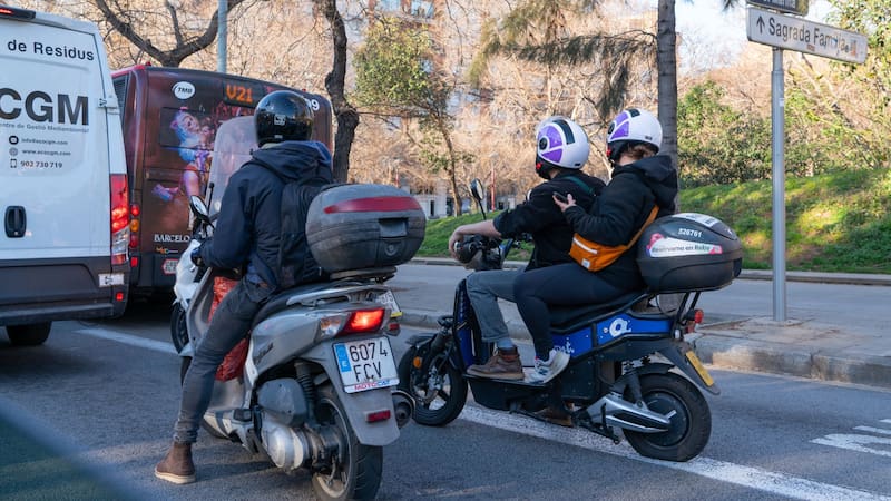 El Gobierno anunció una ayuda de 600 euros a todos los conductores que cumplan con este trámite desde marzo. Foto: Shutterstock