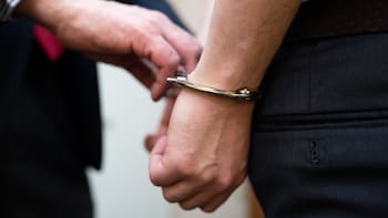 El Gobierno aprueba la regularización masiva de inmigrantes, pero endurece las condiciones de acceso