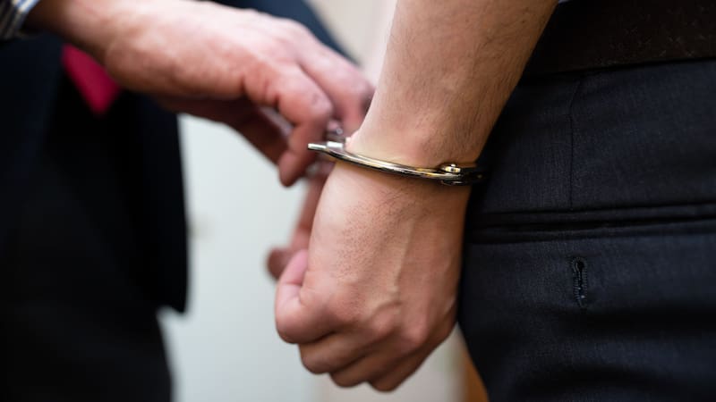 El Gobierno aprueba la regularización masiva de inmigrantes, pero endurece las condiciones de acceso