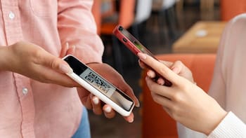 El Gobierno propone Nueva Ley de Economía Digital: busca priorizar los pagos con QR y reducir el uso de efectivo en México en dos sectores claves
