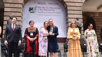 Claudia Sheinbaum confirmó un aumento salarial para maestros de todo el país:¿desde cuándo aplica?