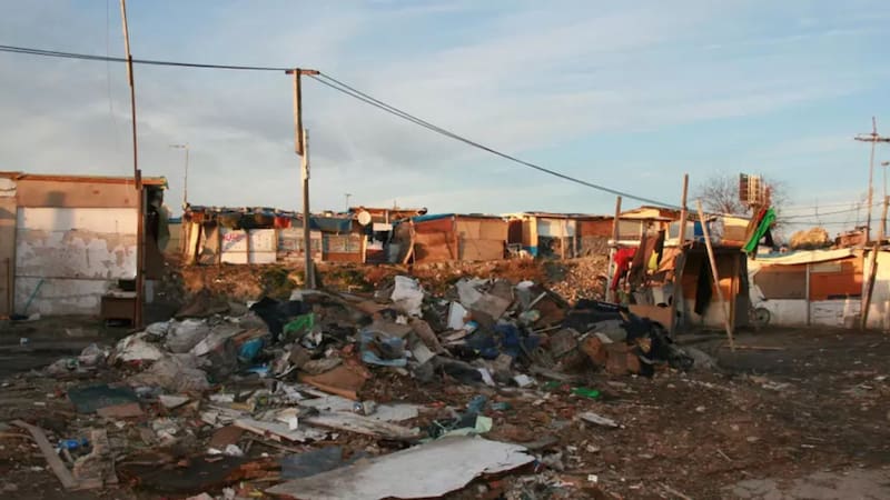 El Gobierno convertirá un espacio de la Ciudad con asentamientos ilegales en un parque con espacio verde para los vecinos. Foto: eldiario.es