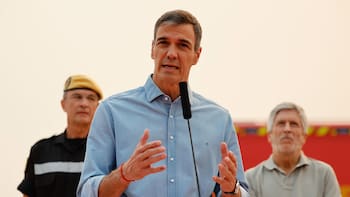 El Gobierno de Pedro Sánchez centraliza la gestión de los incendios que arrasan Madrid y Ávila