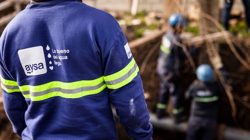 Las condiciones de la privatización buscan un modelo de costos sostenible y la ampliación de la red de agua.