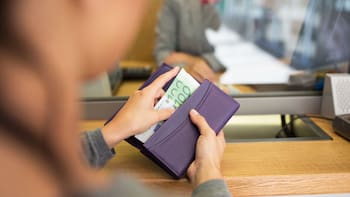 Qué día se cobra el paro en junio de 2026: el calendario completo del SEPE y los bancos que adelantan el ingreso