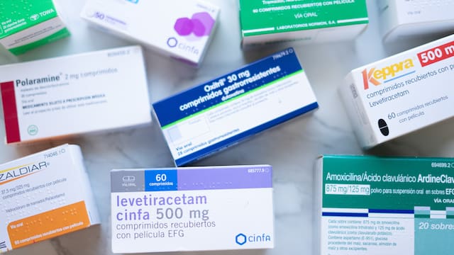 El Gobierno prohíbe usar el cúter en todas las farmacias del país