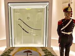 Trasladan el sable de San Martín hacia Santa Fe, donde Milei encabezará el acto central