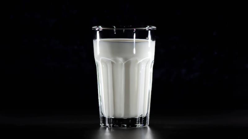 Exigen el retiro inmediato de la leche más famosa de Colombia en todos los supermercados y tiendas del país.