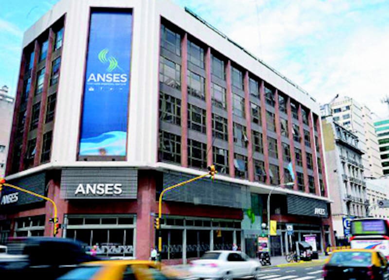 El Gobierno vuelve a apostar por la casa propia: usará el FGS de ANSES y movilizará $2 billones para créditos hipotecarios
