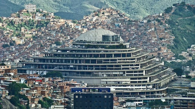 ‘Bienvenidos al infierno’: Así es El Helicoide, la cárcel más brutal de Venezuela