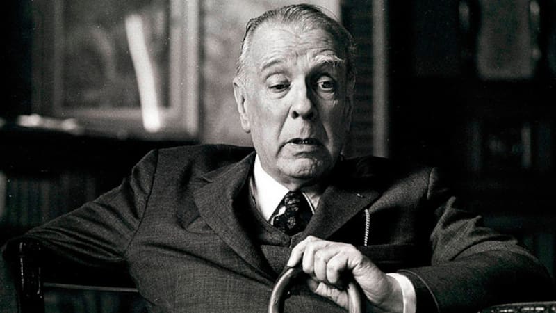 La cita resume una idea que Borges trabajó a lo largo de toda su vida: la certeza absoluta no es sabiduría, es comodidad. Foto (Archivo)