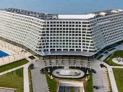 Inauguran el hotel más grande de la región: tiene forma de crucero, costó 230 millones y recibió una reserva cada 16 segundos