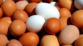 La forma correcta de pelar los huevos para aprovechar al máximo sus proteínas