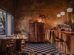 Empanadas al horno de barro, vinos de altura y cocina a la leña: el restaurante que trae los sabores de Salta a Buenos Aires