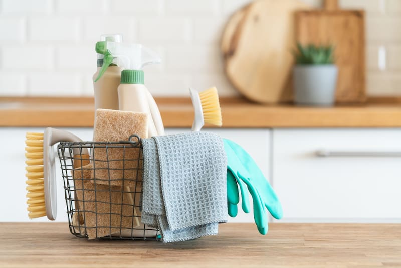 Rociar vinagre en la entrada de una casa: para qué sirve y por qué lo recomiendan los expertos. (Fuente: Shutterstock).