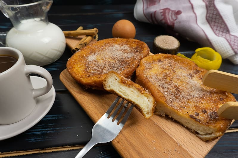 El ingrediente secreto para hacer torrijas perfectas en Semana Santa. (Foto: Freepik)