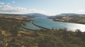 Así es el lago artificial más grande de Europa: está entre España y Portugal, tiene 1200 kilómetros de costa, castillos y bonitos pueblos