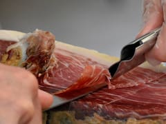 El mejor pueblo del país para comer jamón ibérico: cuenta con más de 150 empresas jamoneras y algunas ofrecen degustaciones