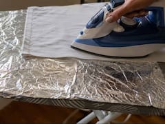 Papel aluminio debajo de la tabla de planchar: el truco que te ayudará a reducir el tiempo de planchado