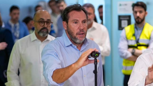 Óscar Puente habló tras el accidente de tren en Toledo y lo calificó de “verdaderamente inverosímil”: respondió sobre su posible renuncia