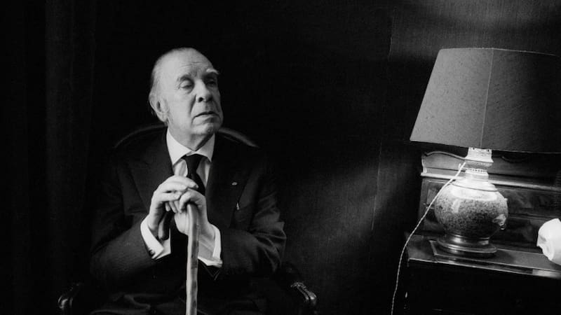 Jorge Luis Borges, escritor argentino: “El español de España suele ser dogmático, interjectivo y fácilmente indignado”.