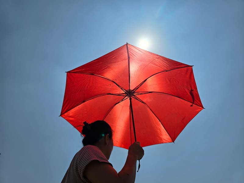 El norte argentino atraviesa una jornada de calor extremo, con temperaturas que superan los 40 °C.