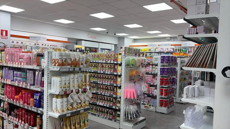 El nuevo proyecto impulsado por el Ministerio de Desregulación pretende habilitar la venta directa desde góndolas y ampliar además la comercialización fuera de las farmacias.
