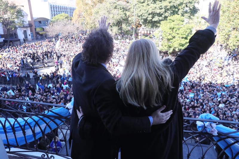 El oficialismo busca ampliar su base electoral de cara a 2027.