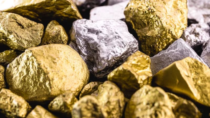 El oro apunta a una subida del 70% y la plata se revaloriza un 160% en el año.