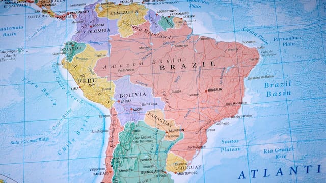 El país de Latinoamérica que paga un sueldo de US$751: no tiene petróleo ni ejército propio, pero supera en salarios a Brasil, Argentina y México
