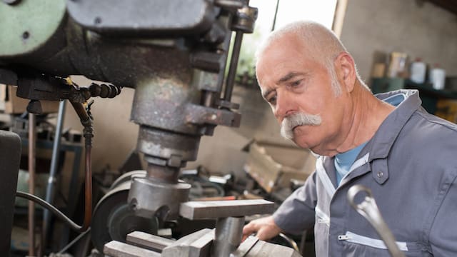 Sin jubilación ni descanso: el país donde se trabaja hasta después de los 70 años y la reducción de la jornada laboral no existe