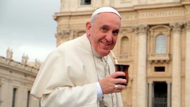 El Gobierno declararía un nuevo feriado nacional por el Papa Francisco y el calendario suma un fin de semana largo
