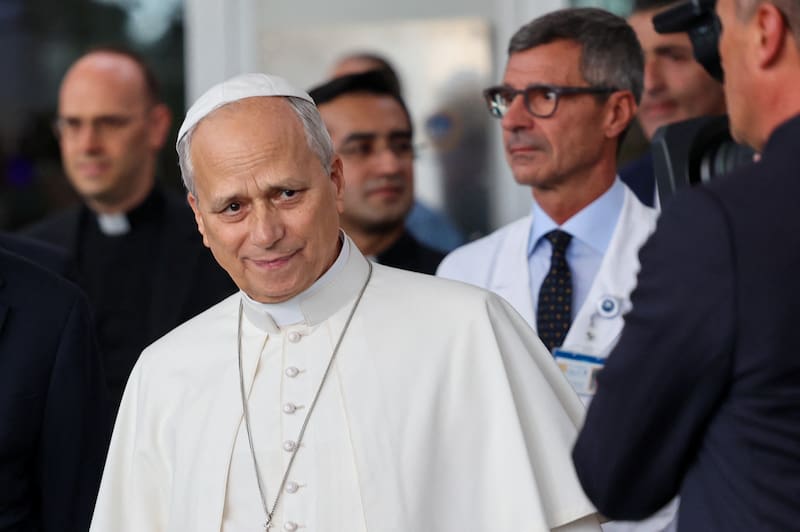 El papa León XIV deja el hospital. (Foto: REUTERS/Yara Nardi)