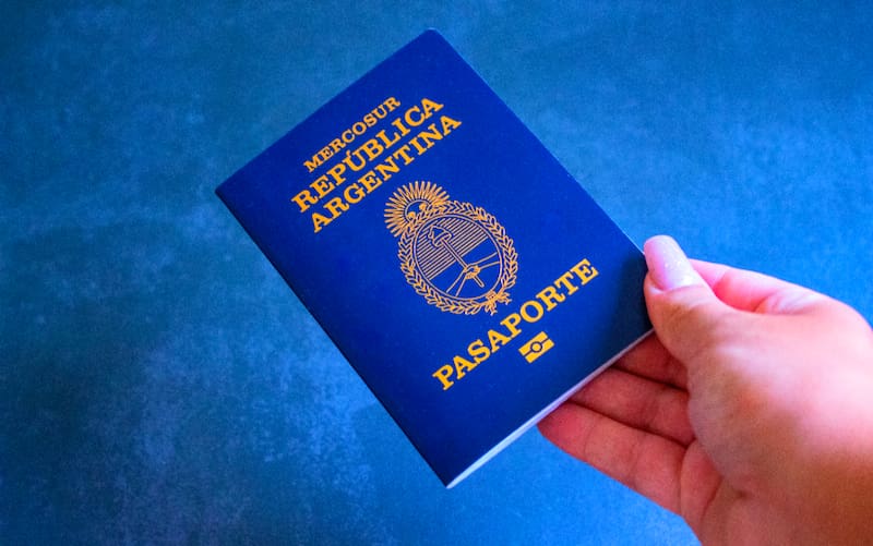 El pasaporte argentino alcanzó en 2026 el puesto número 16 del ranking mundial, empatando su mejor desempeño histórico.