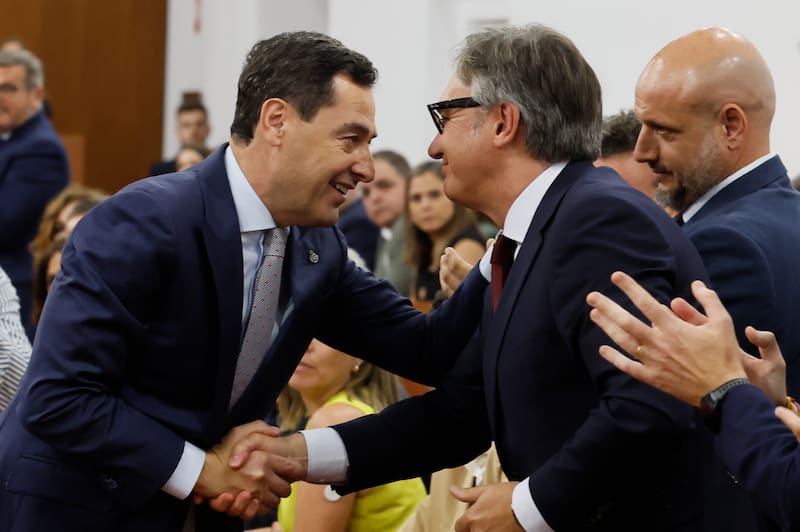 SEVILLA, 02/07/2026.- El candidato a la investidura y líder de los populares andaluces, Juanma Moreno, tras la segunda votación sobre la investidura de Juanma Moreno como presidente de la Junta este jueves en el parlamento andaluz.-EFE/ José Manuel Vidal