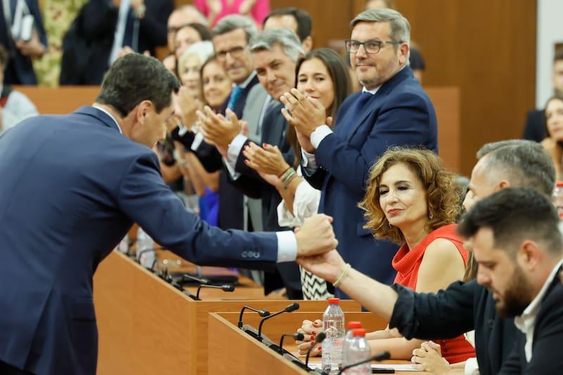 SEVILLA, 02/07/2026.- El candidato a la investidura y líder de los populares andaluces, Juanma Moreno, tras la segunda votación sobre la investidura de Juanma Moreno como presidente de la Junta este jueves en el parlamento andaluz.-EFE/ José Manuel Vidal