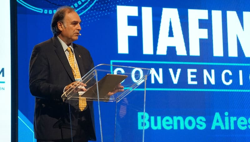 El presidente de la Comisión Nacional de Valores (CNV) disertó sobre el mercado de capitales y la protección del inversor