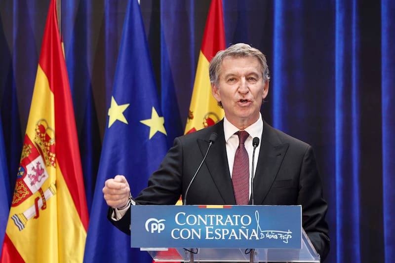 El líder del PP respondió a Sánchez con acusaciones sobre prostitución y cuestionó su discurso en defensa del feminismo.