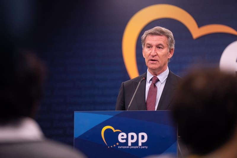 El presidente del PP, Alberto Núñez Feijóo durante la rueda de prensa tras participar en la cumbre del Partido Popular Europeo celebrada este jueves en Bruselas.