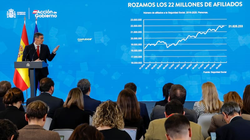 El jefe del Ejecutivo expone el balance de 2025 en una comparecencia marcada por la tensión política y los escándalos en el PSOE.