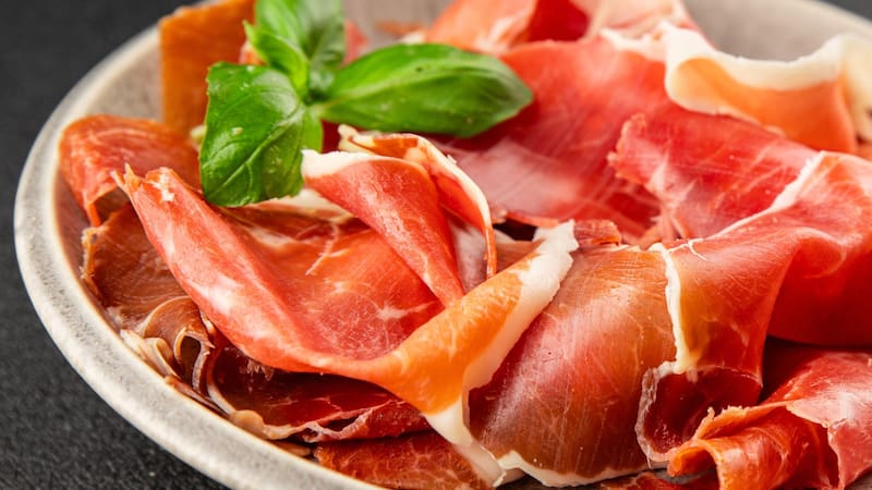 El principal pueblo del país para degustar jamón ibérico: cuenta con más de 150 empresas jamoneras y algunas ofrecen catas