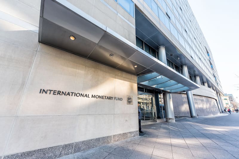 El programa financiero argentino requiere respaldo de organismos multilaterales, garantías y desembolsos.