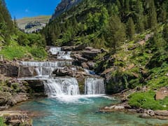 Este pueblo destaca por su arquitectura y paisaje de cascadas: el Gobierno lo declaró Conjunto Histórico-Artístico